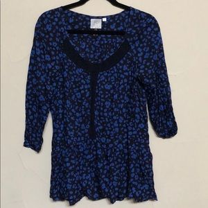 HD in Paris blue and black blouse with crochet